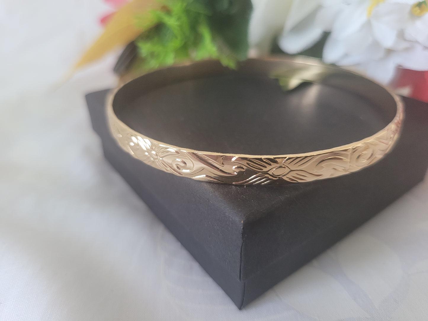 Gold Bangle (7mm)