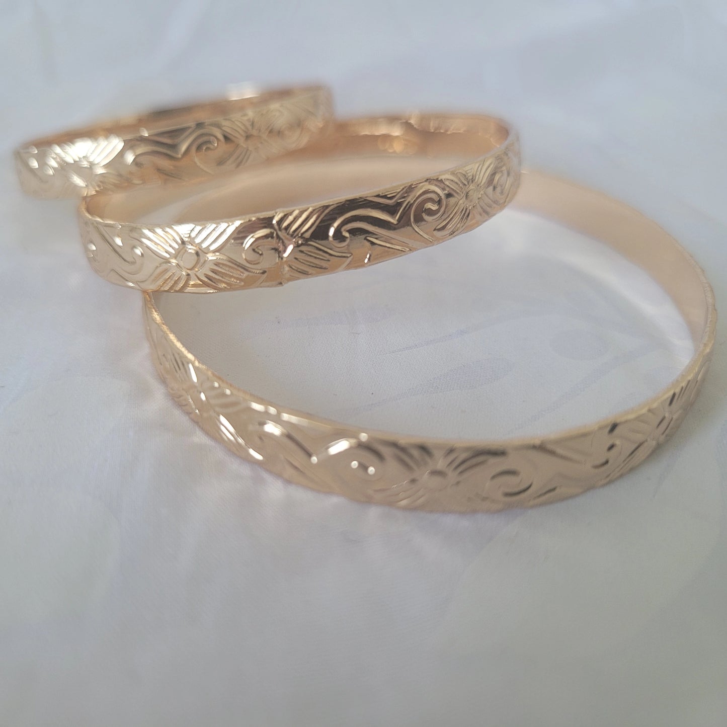 Gold Bangle (7mm)