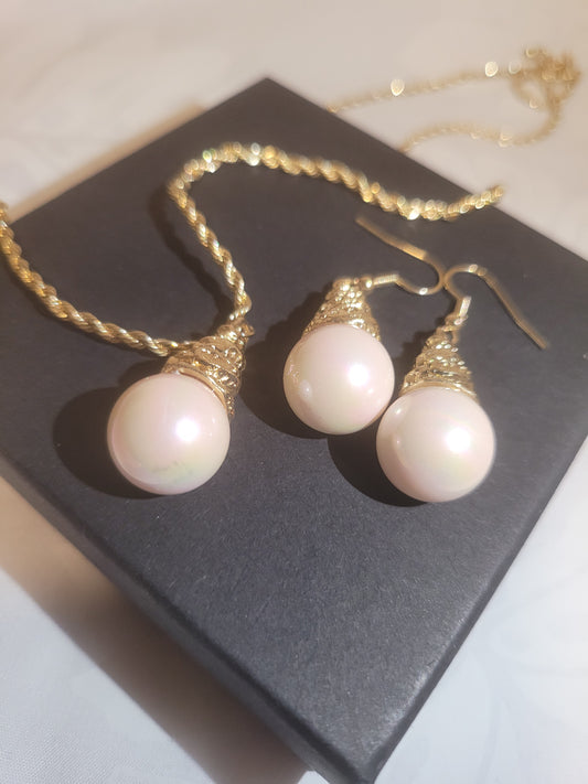 Hawaiian Pearl Necklace & Earring Set